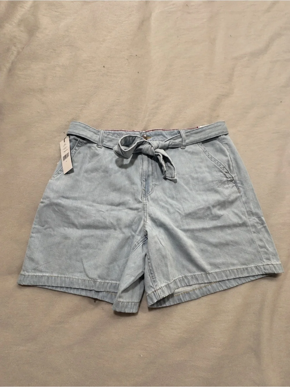 Tommy Hilfiger Light Wash Denim Shorts with Belt – Size 14